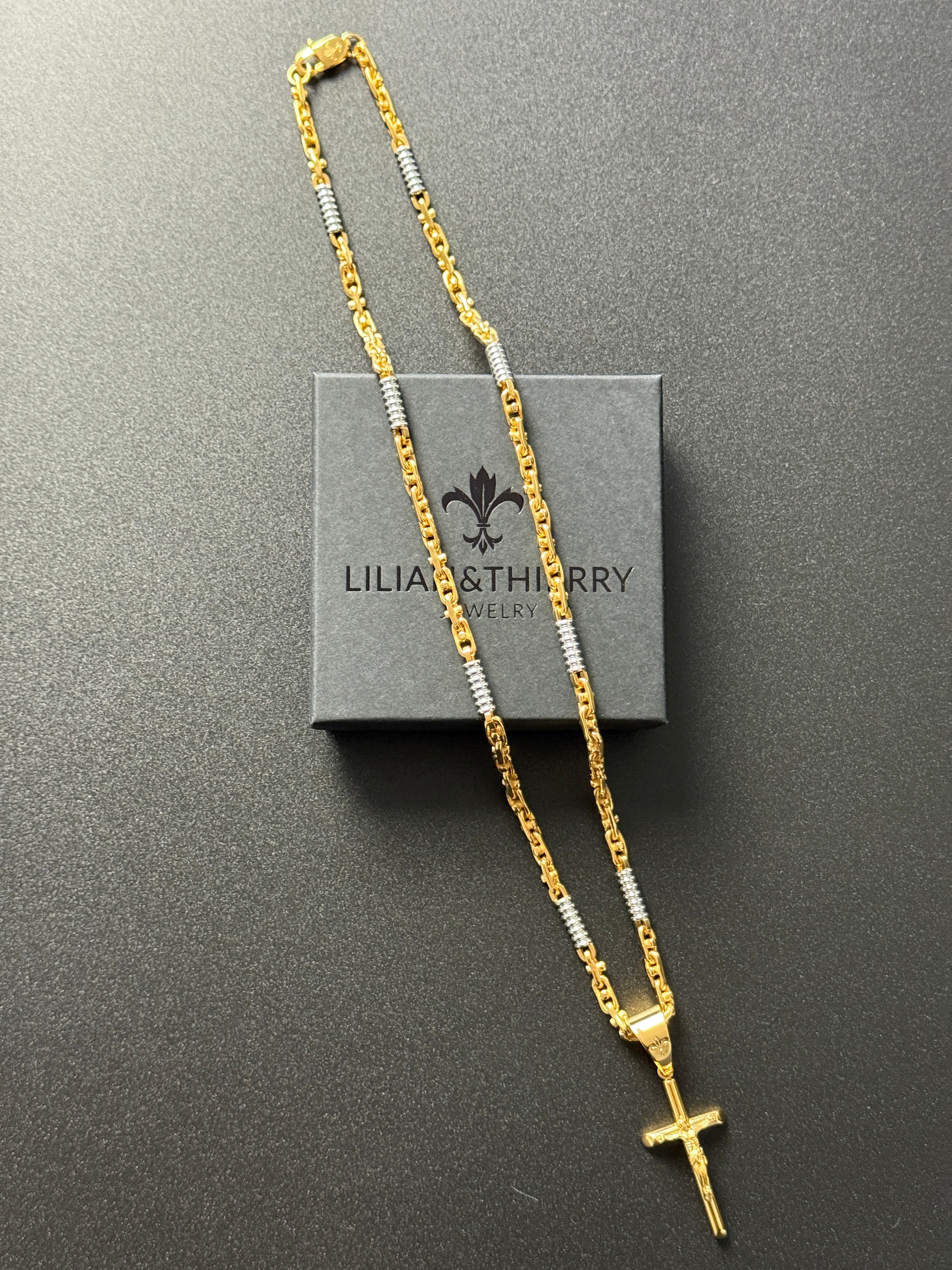 Monte Carlo Bi-Color Kette 60 cm aus Edelstahl mit 24 Karat vergoldetem Kreuz Anhänger