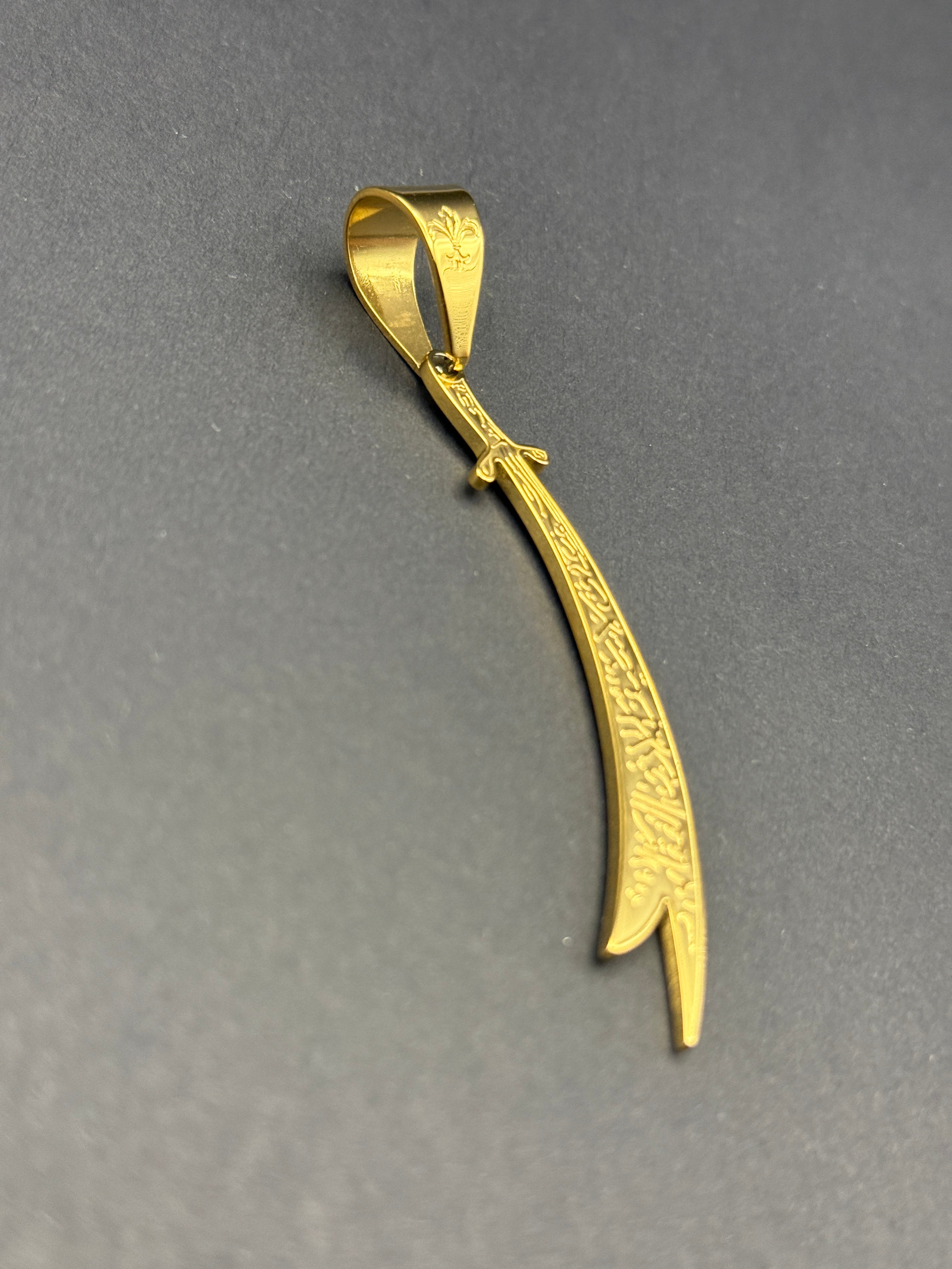 L&T Zülfikar Anhänger aus Edelstahl zusätzlich mit 24 Karat Goldschicht vergoldet